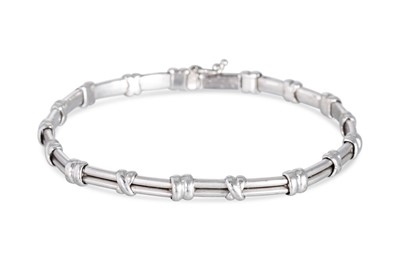 Lot 301 - A 14CT WHITE GOLD BRACELET, of articulated...