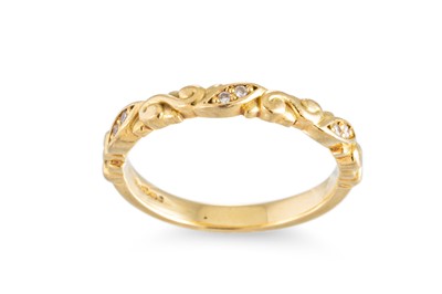 Lot 235 - AN 18CT GOLD BAND RING, to a diamond set...