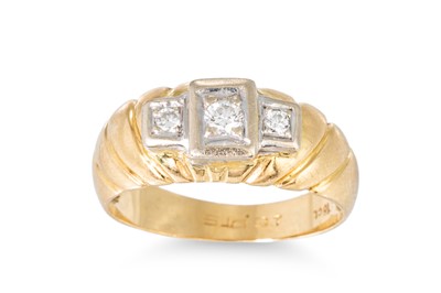 Lot 213 - A DIAMOND THREE STONE RING, mounted in 18ct...