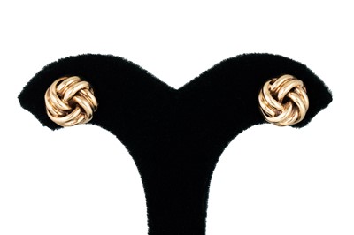 Lot 221 - A PAIR OF 9CT YELLOW GOLD KNOT EARRINGS, 4.2 g.