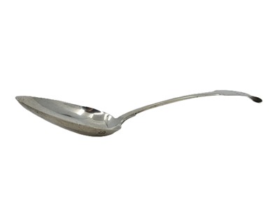 Lot 371 - A GEORGE III IRISH STERLING SILVER FIDDLE...