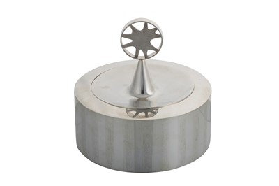 Lot 198 - A RARE MODERN IRISH SILVER 'TROPHY' ICEBUCKET,...