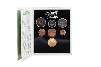 Lot 410 - A RARE 1986 IRISH COIN, Central bank year set,...