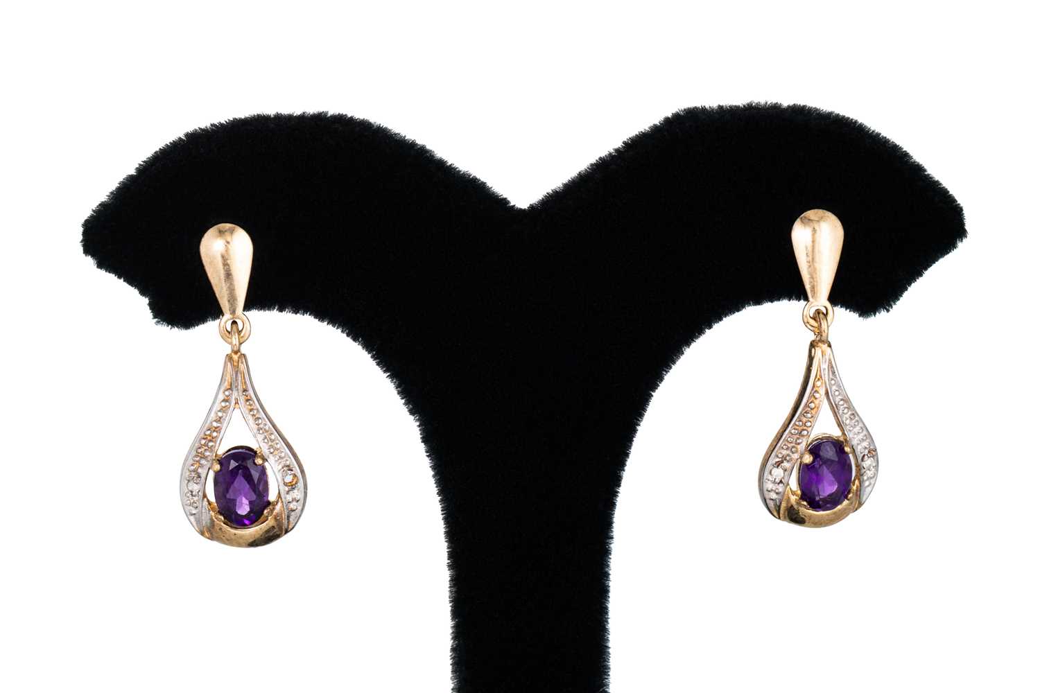Lot 8 - A PAIR OF DIAMOND DROP EARRINGS, the oval...