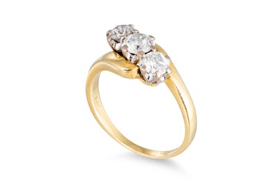 Lot 15 - A DIAMOND THREE STONE RING, the crossover...