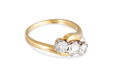 Lot 15 - A DIAMOND THREE STONE RING, the crossover...