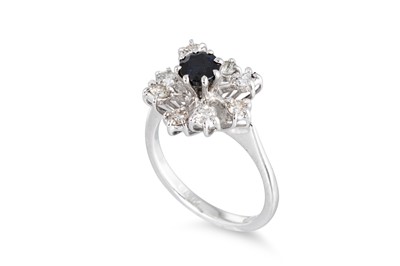 Lot 23 - A DIAMOND AND SAPPHIRE CLUSTER RING, the...