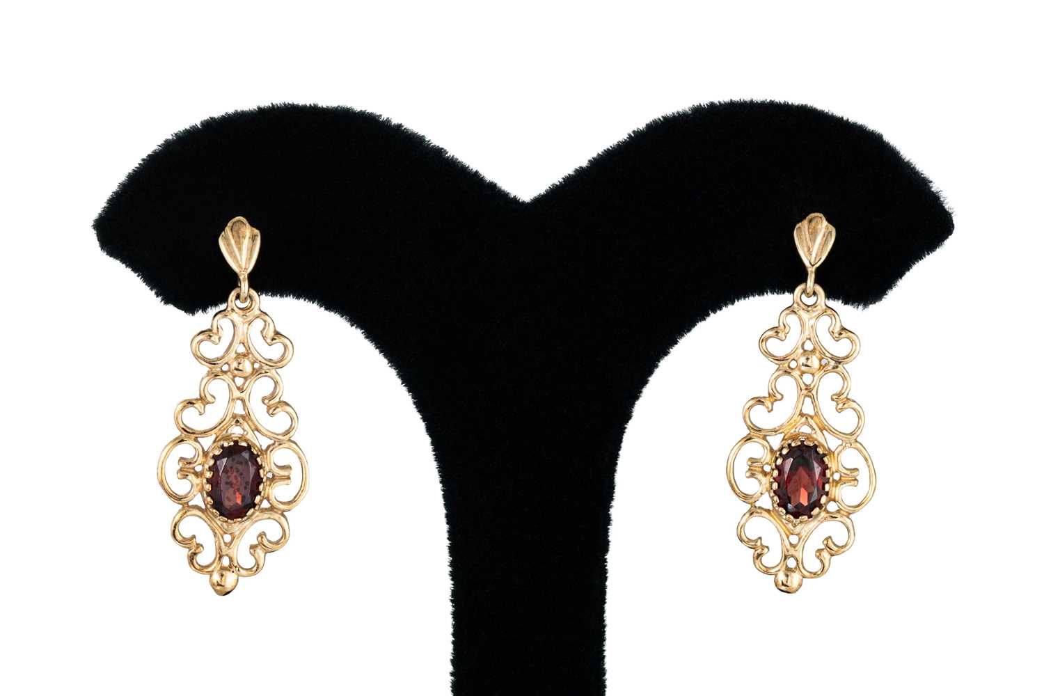 Lot 27 - A PAIR OF 9CT GOLD GARNET DROP EARRINGS, of...