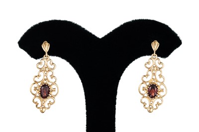 Lot 27 - A PAIR OF 9CT GOLD GARNET DROP EARRINGS, of...