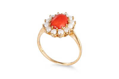 Lot 28 - A CORAL AND PEARL CLUSTER RING, the central...