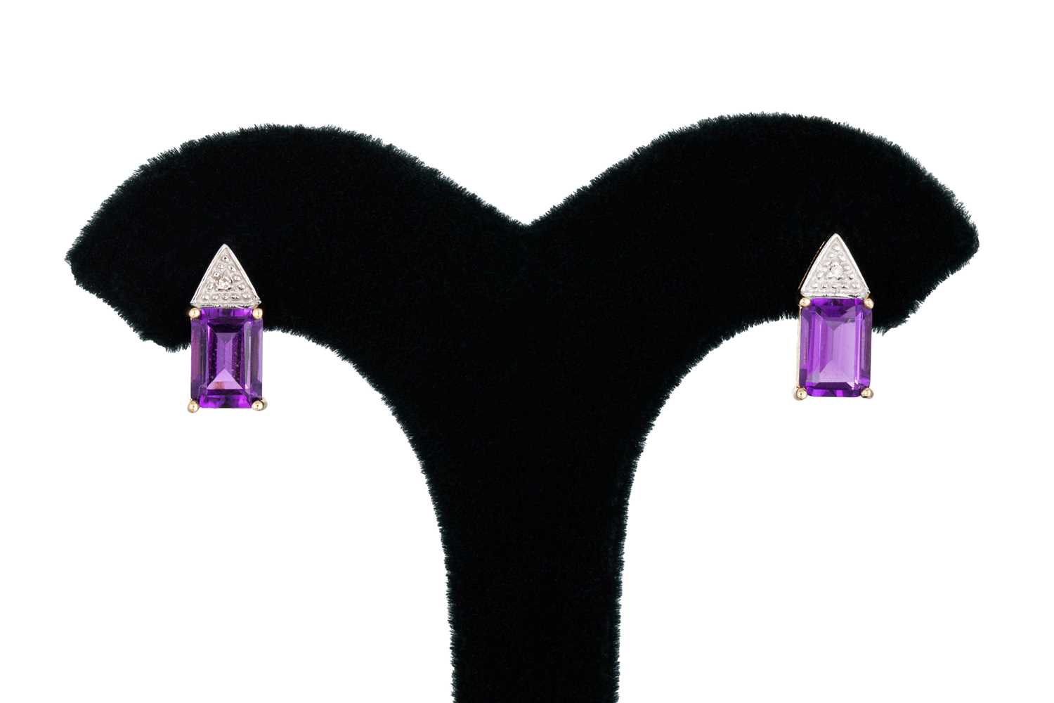 Lot 33 - A PAIR OF DIAMOND AND AMETHYST CLUSTER...