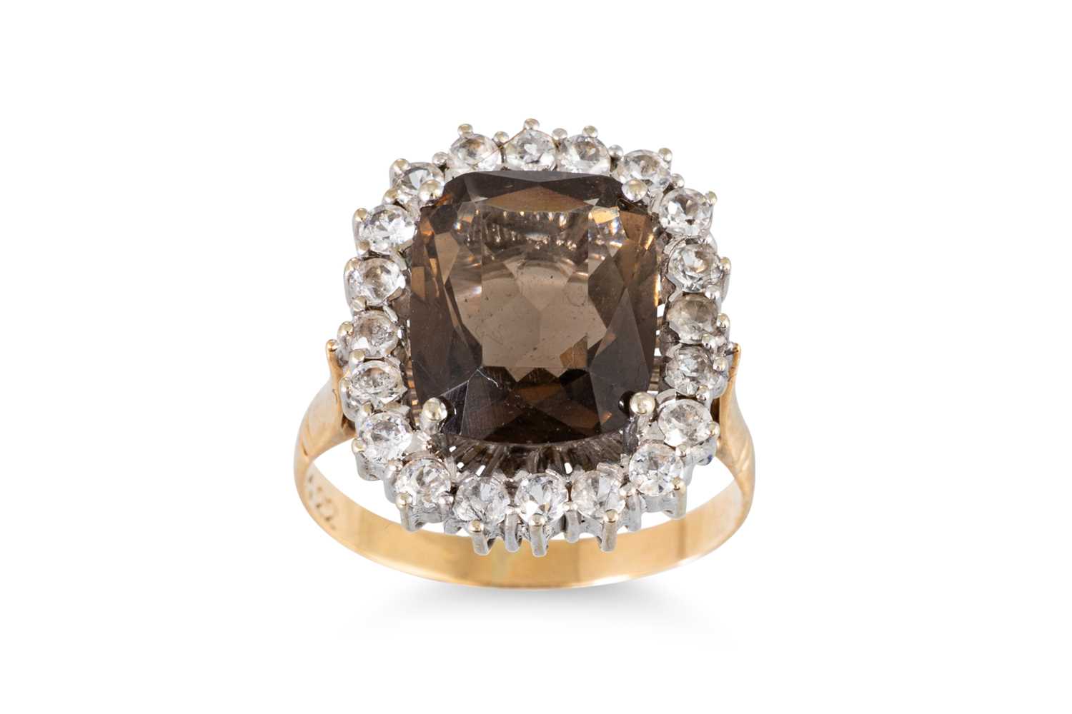 Lot 80 - A SMOKY QUARTZ CLUSTER RING, the central smoky...