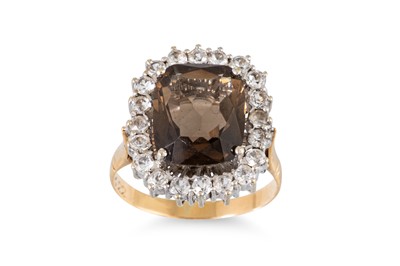 Lot 80 - A SMOKY QUARTZ CLUSTER RING, the central smoky...