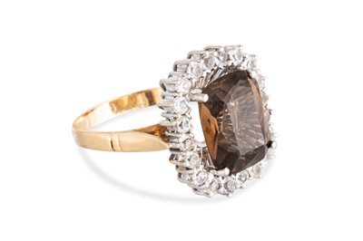 Lot 80 - A SMOKY QUARTZ CLUSTER RING, the central smoky...