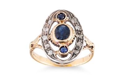 Lot 83 - A DIAMOND AND SAPPHIRE CLUSTER RING, the oval...