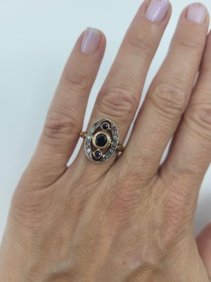Lot 83 - A DIAMOND AND SAPPHIRE CLUSTER RING, the oval...