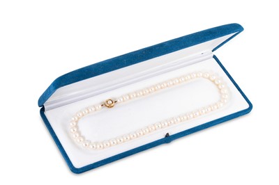 Lot 84 - A CULTURED PEARL NECKLACE, to a 9ct gold clasp,...