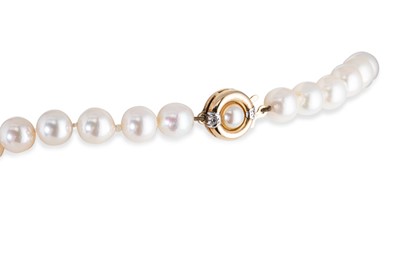 Lot 84 - A CULTURED PEARL NECKLACE, to a 9ct gold clasp,...