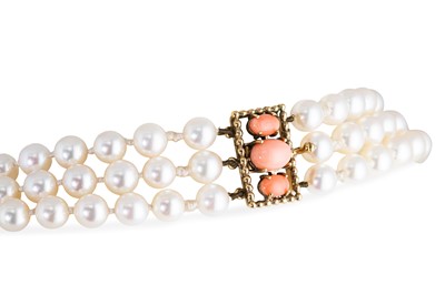 Lot 113 - A THREE STRAND CULTURED PEARL NECKLACE, the...
