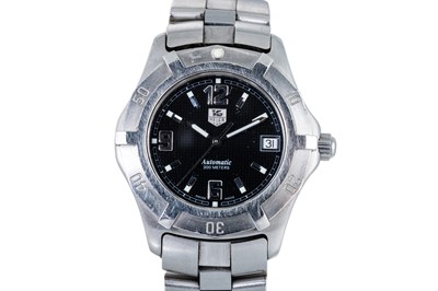 Lot 336 - A TAG HEUER AUTOMATIC WRIST WATCH, black dial...