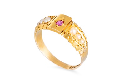 Lot 22 - AN ANTIQUE 15CT YELLOW GOLD RUBY AND SEED...