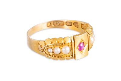 Lot 22 - AN ANTIQUE 15CT YELLOW GOLD RUBY AND SEED...