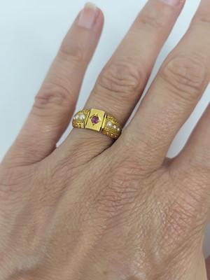 Lot 22 - AN ANTIQUE 15CT YELLOW GOLD RUBY AND SEED...