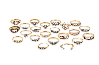 Lot 159 - A LARGE COLLECTION OF MOSTLY 18CT GOLD AND...