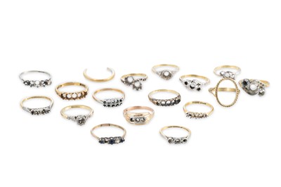 Lot 361 - A LARGE COLLECTION OF MOSTLY 18CT GOLD &...
