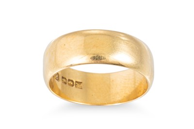 Lot 160 - AN 18CT YELLOW GOLD CIGAR STYLE BAND RING, 5.7 g.