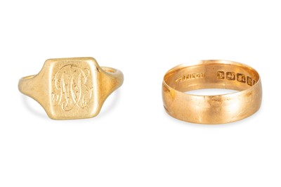Lot 161 - AN 18CT YELLOW GOLD SIGNET STYLE RING, ...