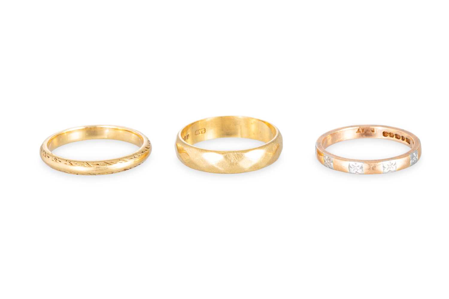 Lot 162 - THREE 18CT YELLOW GOLD RINGS, gw 10 g. (10.05 g.)
