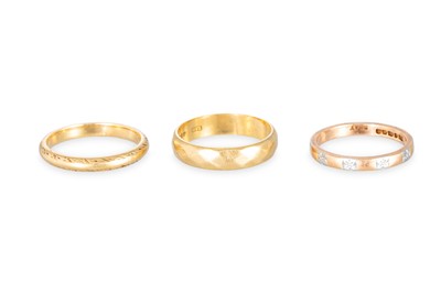 Lot 162 - THREE 18CT YELLOW GOLD RINGS, gw 10 g. (10.05 g.)
