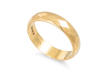 Lot 162 - THREE 18CT YELLOW GOLD RINGS, gw 10 g. (10.05 g.)