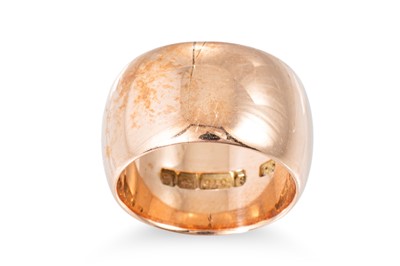 Lot 174 - A 9CT ROSE GOLD CIGAR STYLE BAND RING, gw 12.3 g.