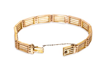 Lot 176 - A 9CT GOLD GATE BRACELET, gw 15.2 g.