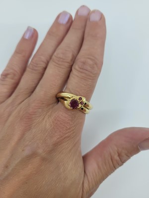Lot 178 - AN 18CT GOLD STONESET RING, modelled as a...
