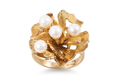 Lot 390 - A 9CT GOLD AND CULTURED PEARL ABSTRACT RING,...