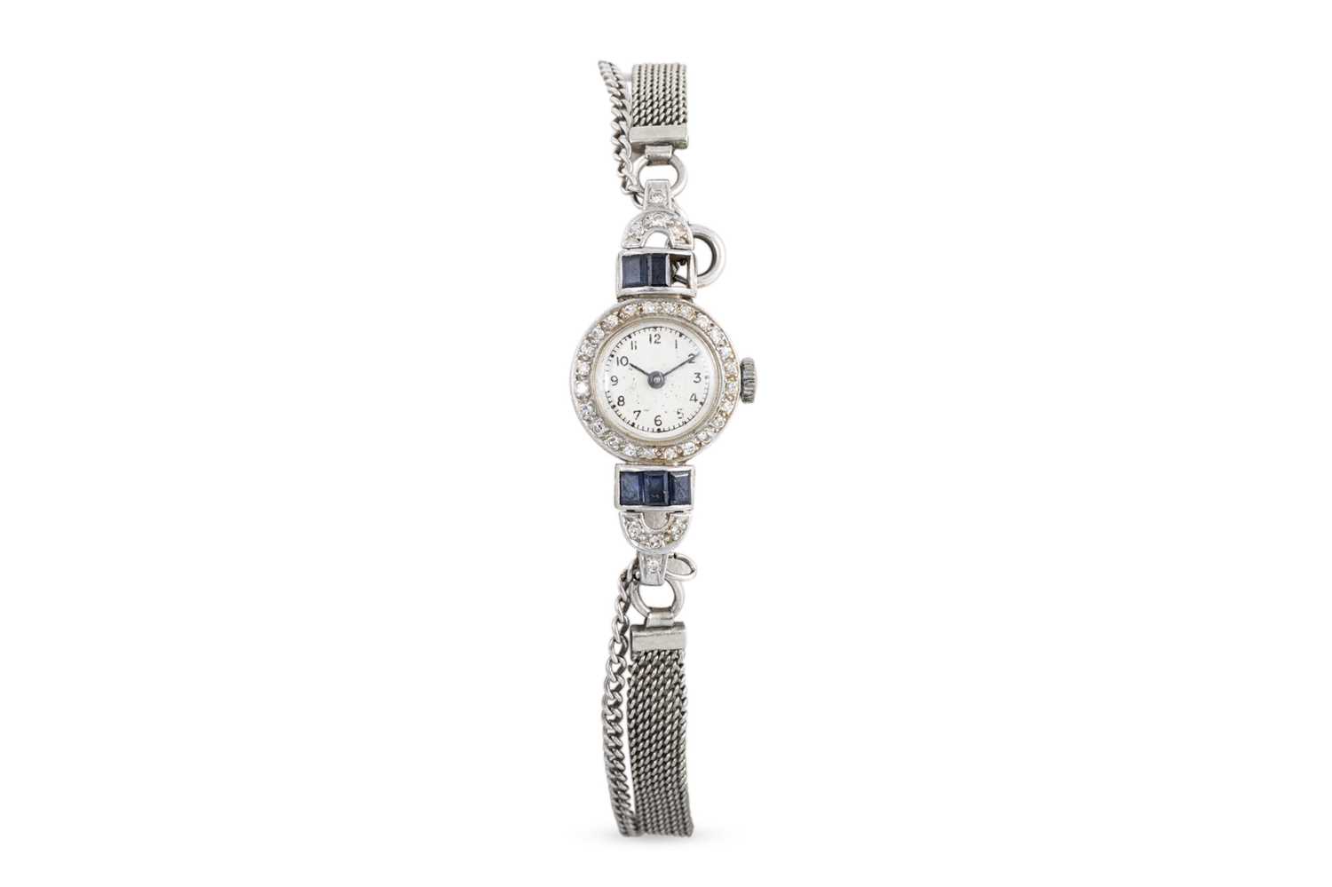 Lot 395 - AN ART DECO PLATINUM DIAMOND AND SYNTHETIC...