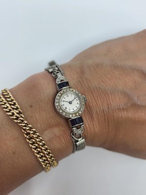 Lot 395 - AN ART DECO PLATINUM DIAMOND AND SYNTHETIC...