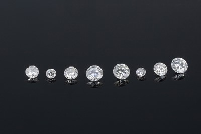 Lot 188 - A COLLECTION OF LOOSE DIAMONDS. Estimated...