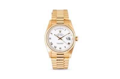 Lot 347 - A MIDSIZE ROLEX 18CT GOLD OYSTER PERPETUAL DAY-...