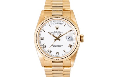 Lot 347 - A MIDSIZE ROLEX 18CT GOLD OYSTER PERPETUAL DAY-...