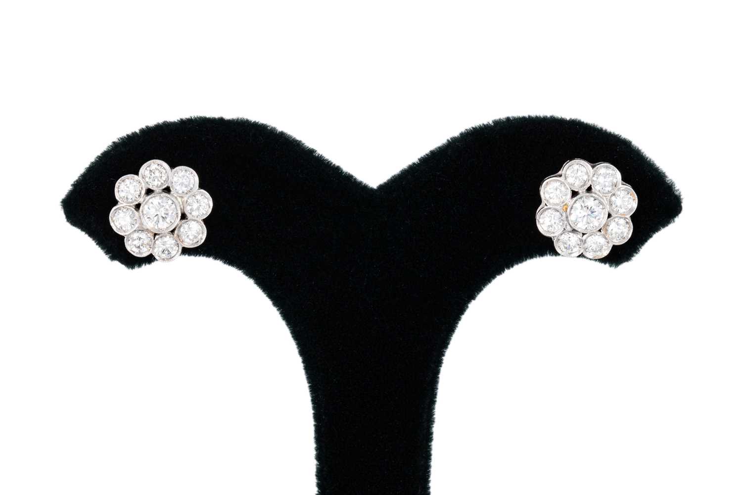 Lot 93 - A PAIR OF DIAMOND DAISY CLUSTER EARRINGS,...