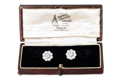 Lot 93 - A PAIR OF DIAMOND DAISY CLUSTER EARRINGS,...