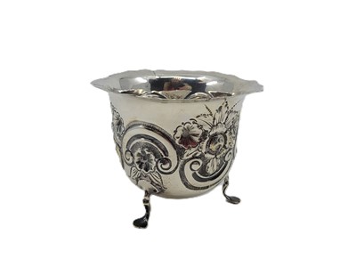 Lot 358 - AN EDWARDIAN SILVER (.925) EMBOSSED BASIN,...