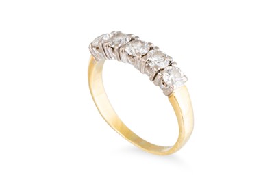 Lot 51 - A FIVE STONE DIAMOND RING, the brilliant cut...