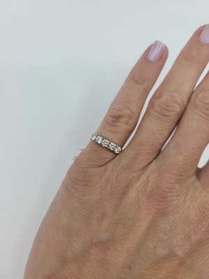 Lot 51 - A FIVE STONE DIAMOND RING, the brilliant cut...