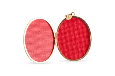Lot 62 - A9CT YELLOW GOLD HINGED PHOTO LOCKET, ca 1.5"...