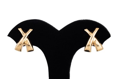 Lot 271 - A PAIR OF 9CT GOLD CROSS-OVER EARRINGS, 2.1 g....